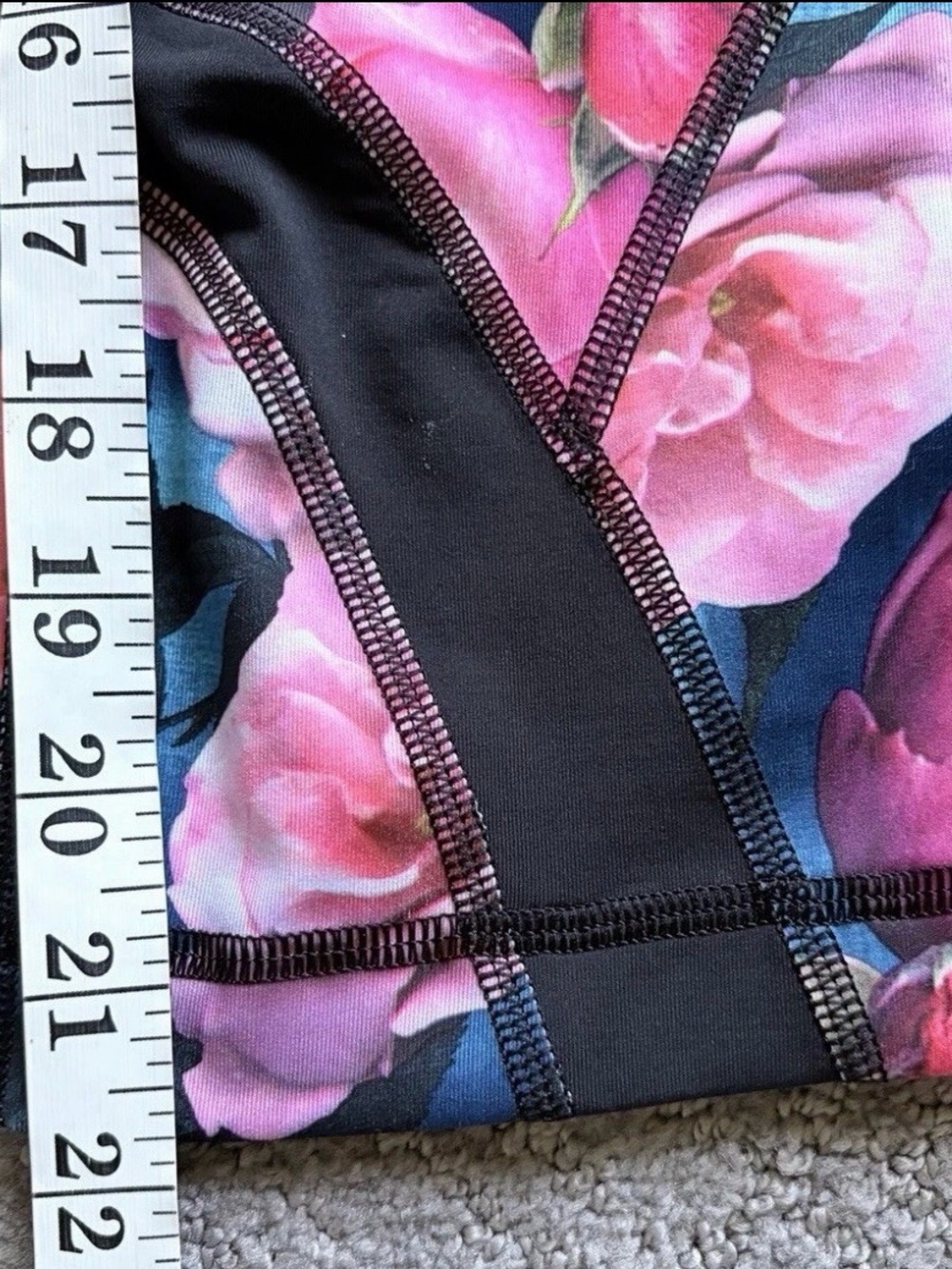 LULULEMON Leggings Size 4 Black/ Secret Garden Inspire Crop ll SPECIAL EDITION - Picture 12 of 13